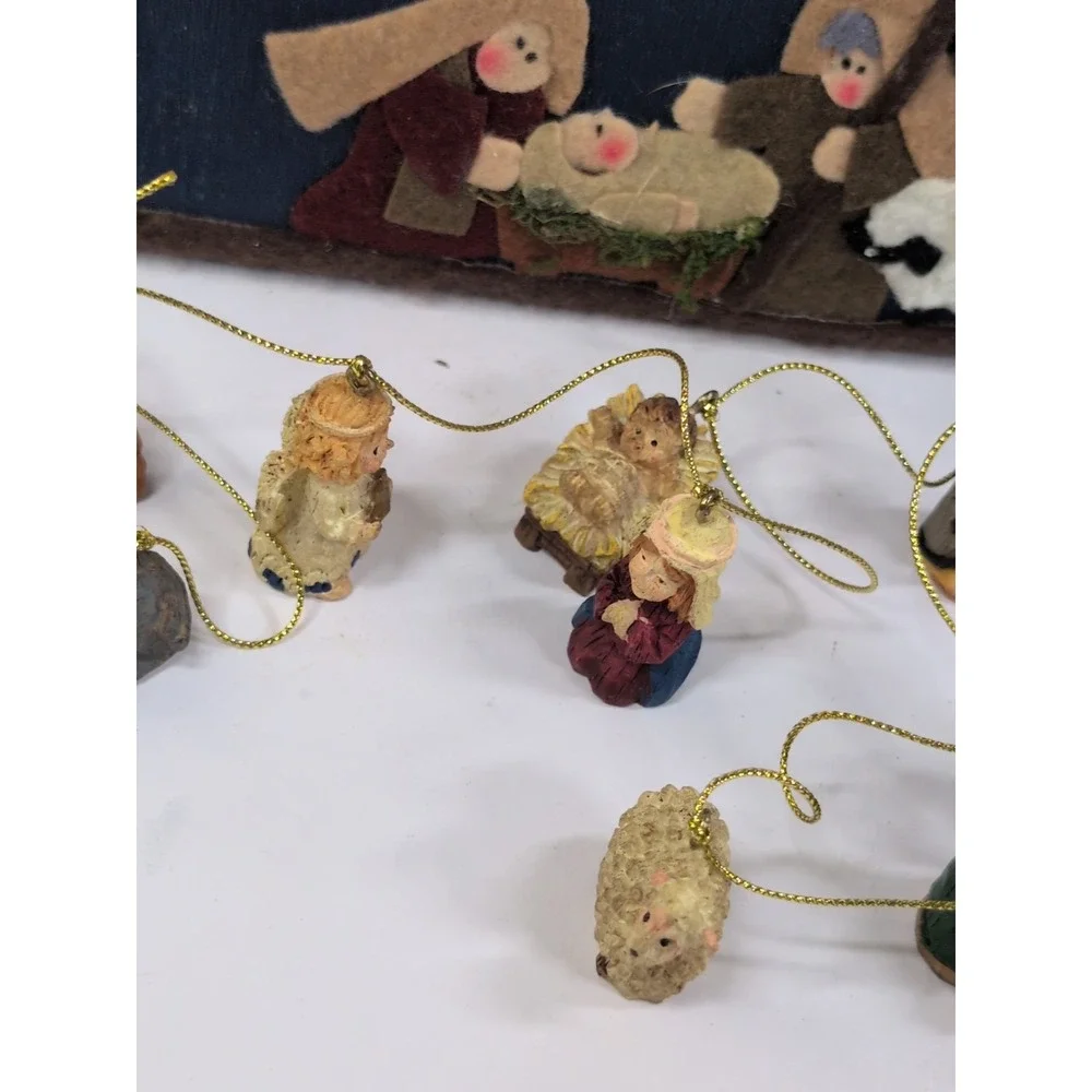 Vintage Nativity Scene‎ Felt Box With Figurine Garland